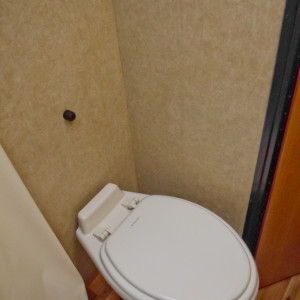 CA Standard Motorhome – 5 Berth – toilet