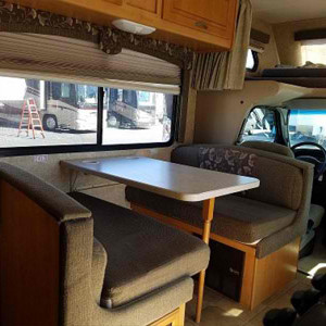 CMH Dutchman – 5 to 6 Berth – dinette