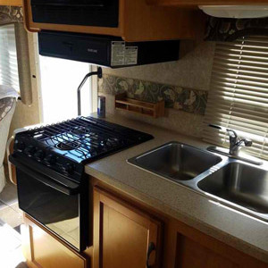 CMH Dutchman – 5 to 6 Berth – kitchen