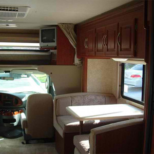 CMH Dutchman – 7 to 8 Berth – dinette