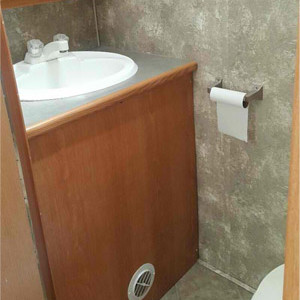 CMH Freelander – 7 to 8 Berth – toilet