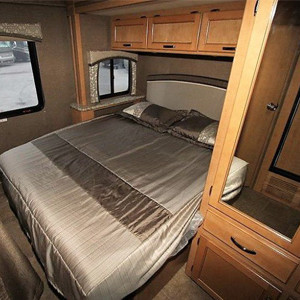 EMH Thor Chateau 1 Slide-out – 4 Berth – master bed