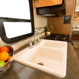 StarRV Perseus Motorhome – 6 Berth – sink