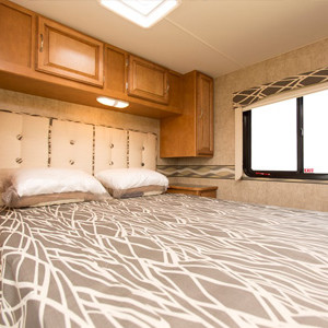 StarRV Tucana Motorhome – 5 Berth – bedroom