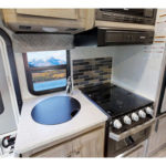 CanaDream Midi Motorhome – 6 Berth- 6 Berth-cooktop