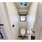 Super Van Camper – 4 Berth-toilet