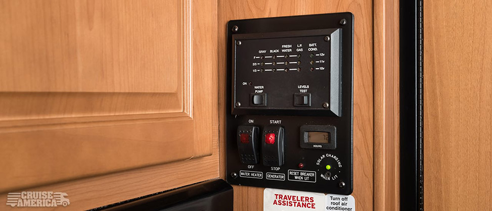 Cruise America Compact Plus RV-Panel