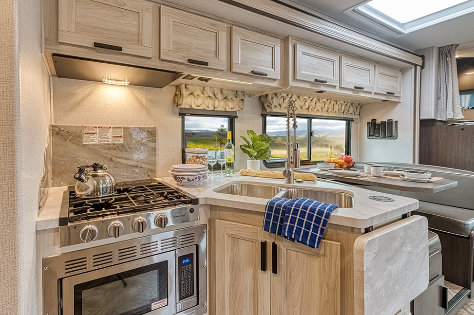 El Monte RV C Family Sleeper-Interior_kitchen_stove