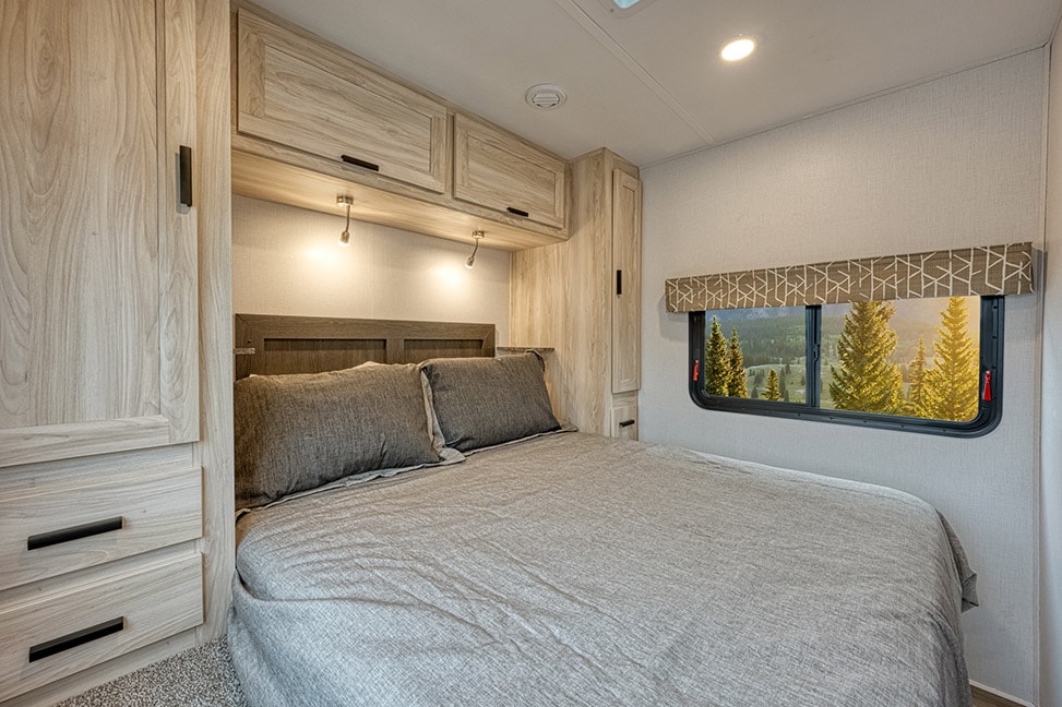 El Monte RV Class C Large-Interior_bedroom_bed1