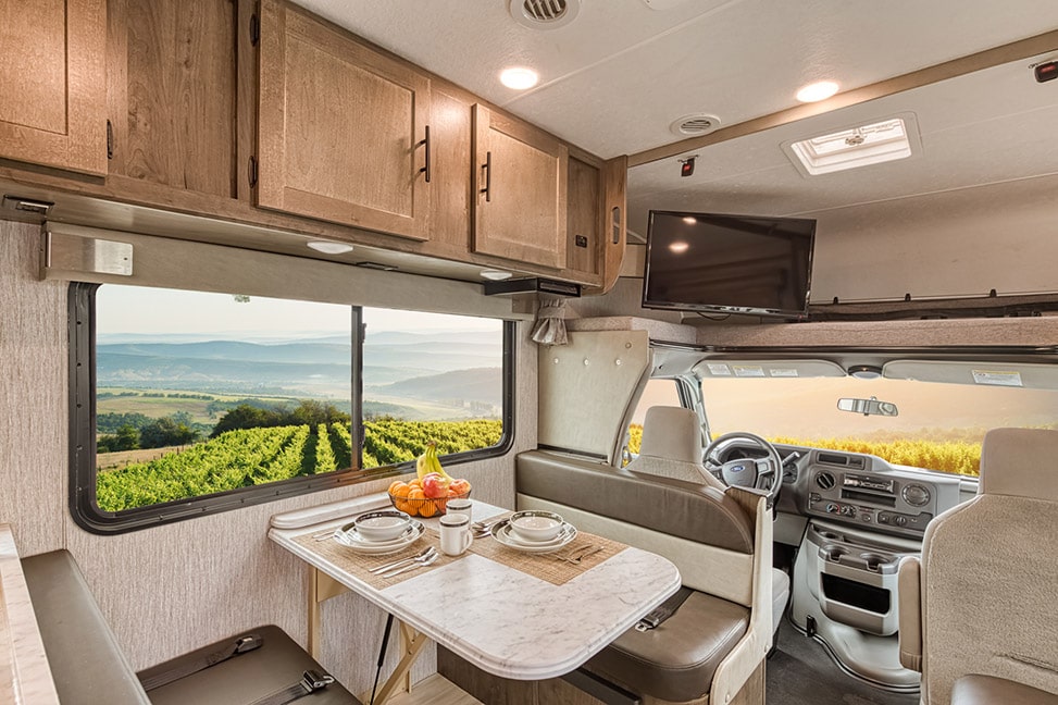 El Monte RV Class C Large-Interior_dining_view