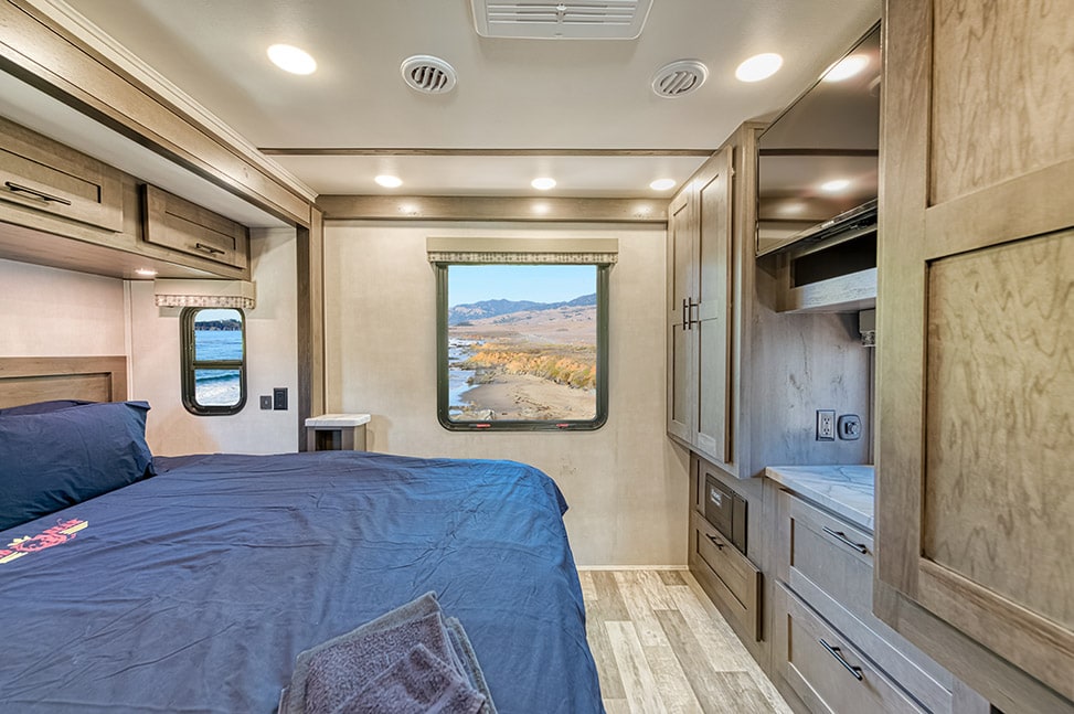 Road Bear RV Class A 30-32' With Slide-Out-Interior_bedroom_view