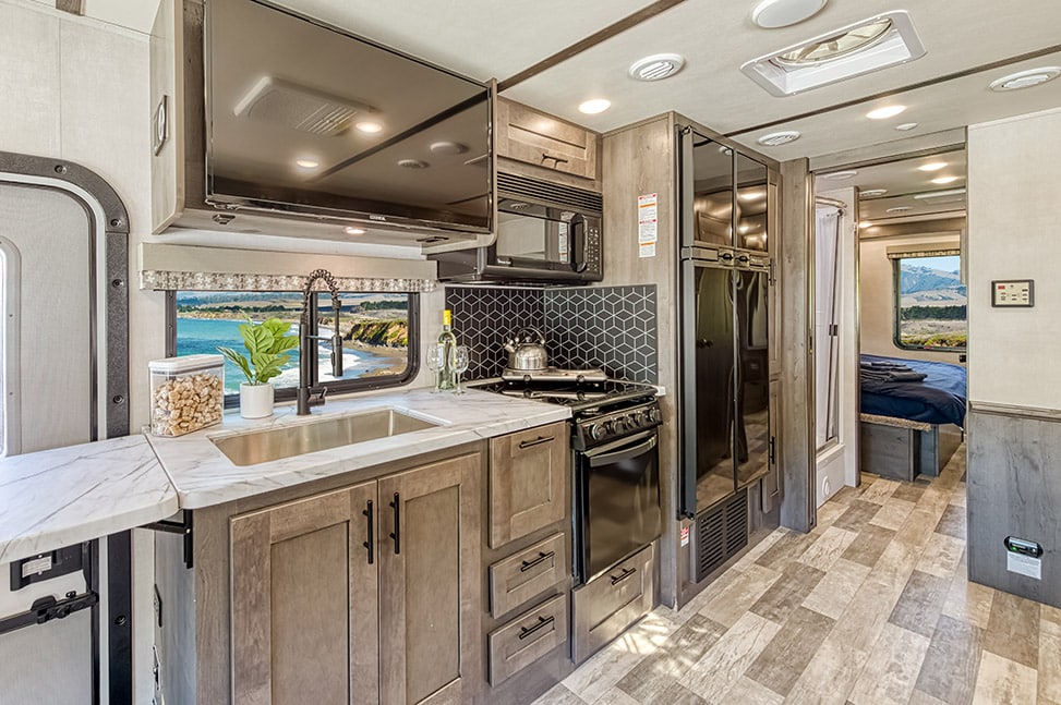Road Bear RV Class A 30-32' With Slide-Out-Interior_kitchen