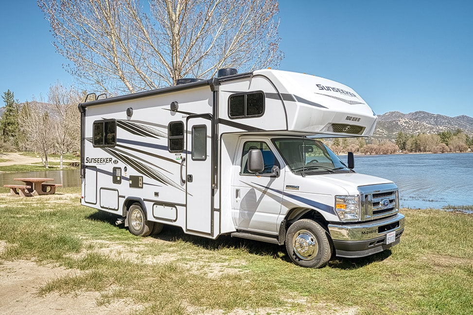 Road Bear RV Class C 23-25-Class C 23-25-front_closed_awning