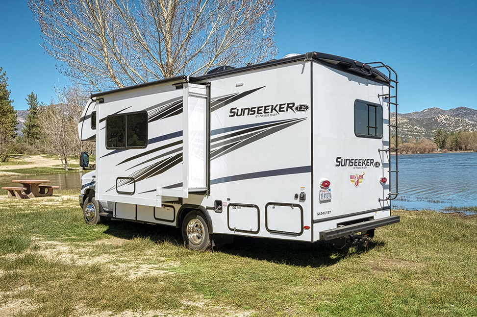 Road Bear RV Class C 23-25-Class C 23-25-rear_open_slideout