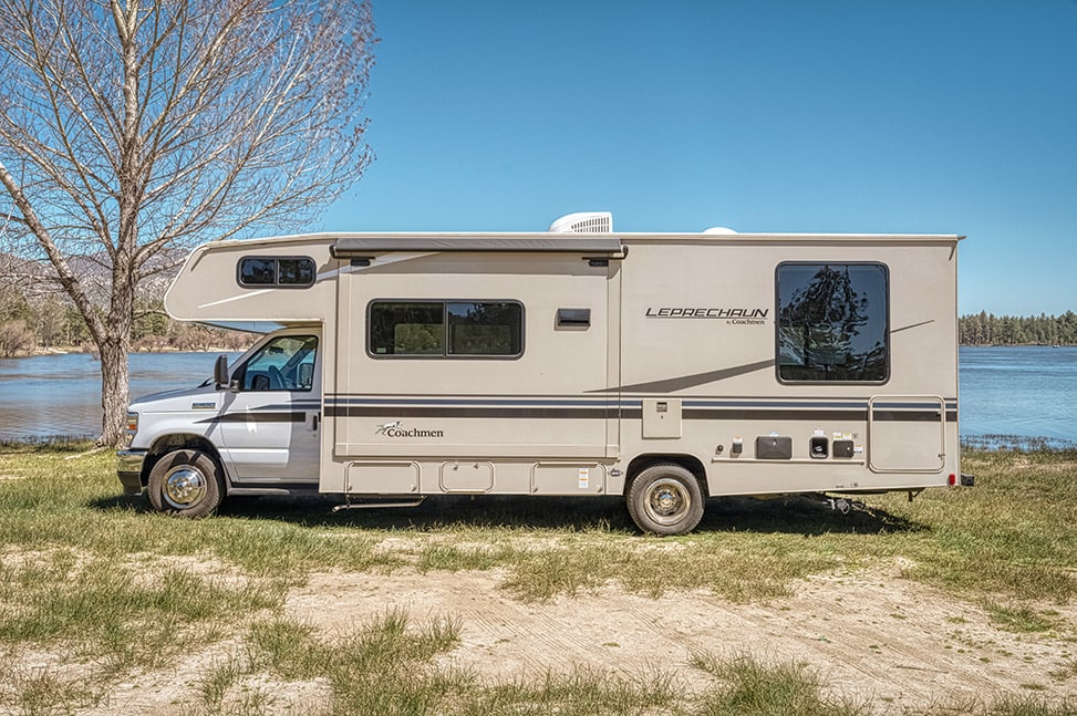 Road Bear RV Class C 26-28-Interior_side_vew_horizontal