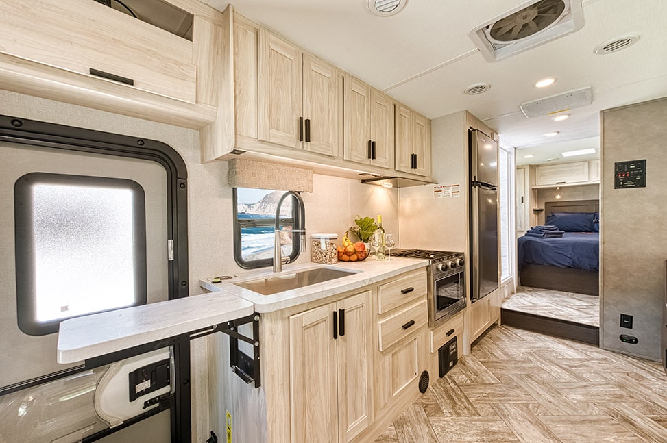 Road Bear RV Class C 29-31' With Slide-Out-Interior_kitchen