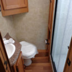 CS 32 Motorhome – 8 Berth-toilet